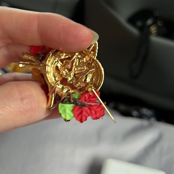 Avon pumpkin/fall brooch. - Picture 3 of 3